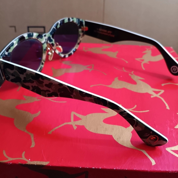 RETROSUPERFUTURE A BATHING APE CAMO UNISEX SUNGLASSES - Picture 8 of 16